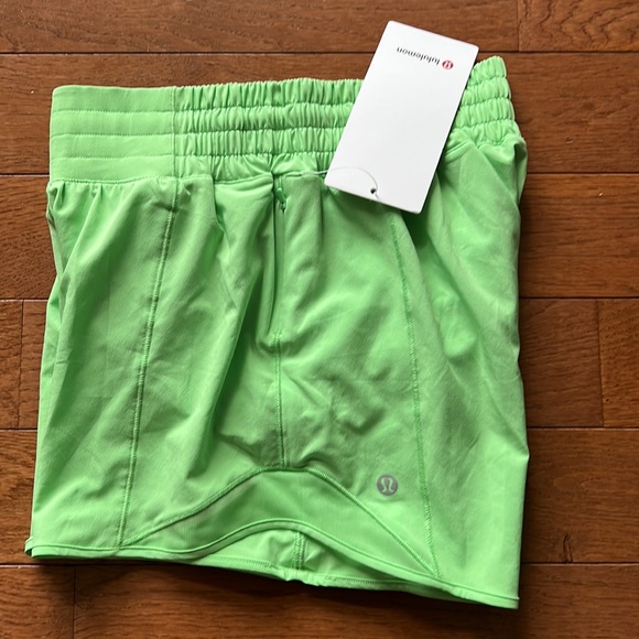 💚LULULEMON HIGH RISE HOTTY HOT SHORT 4”-SCREAM GREEN LIGHT-4/6/8/10/12💚 - Picture 2 of 16